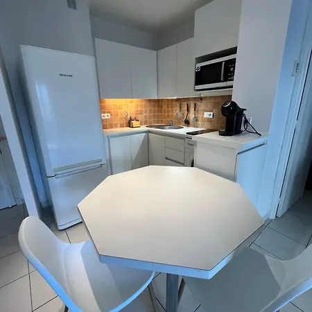 Juan Les Pins Sea View In The Heart Of Town With Its Merchants Apartment