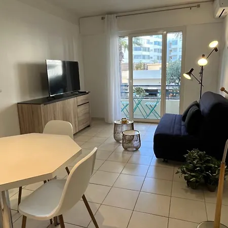 Apartment Juan Les Pins Sea View In The Heart Of Town With Its Merchants Antibes